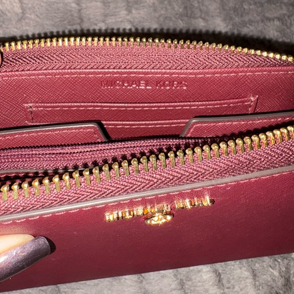 NWOT Michael Kors Burgundy Leather Wallet - Picture 7 of 9